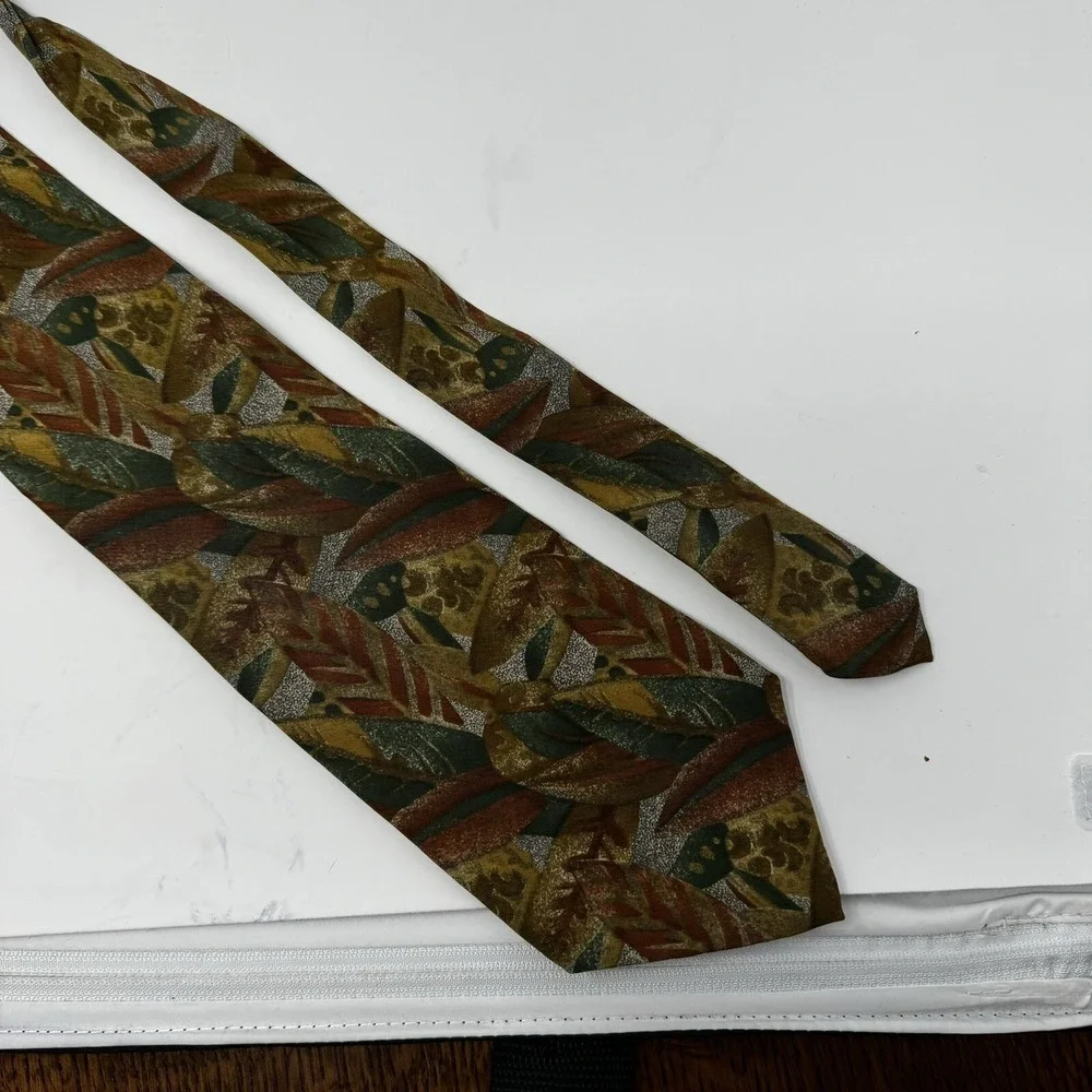 Men's Tie 100% Silk Green and Brown Leaves‎